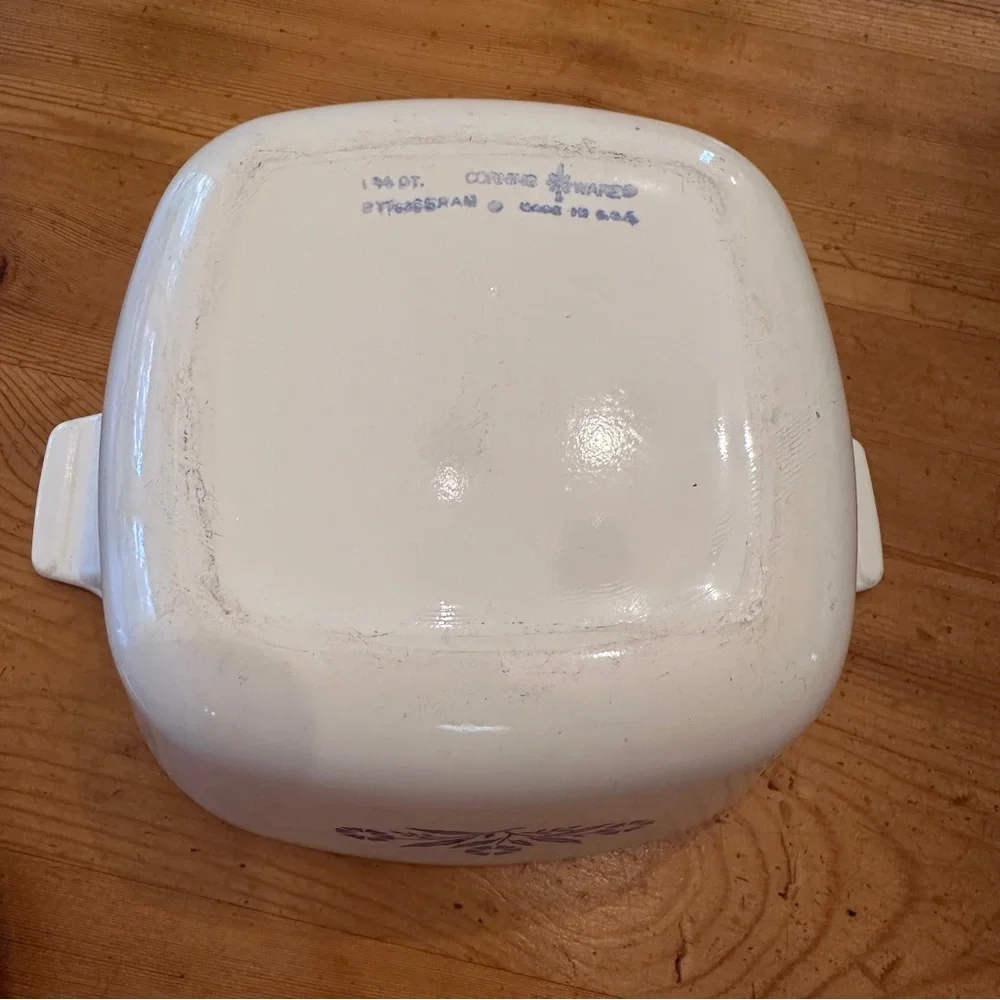 Vintage CorningWare dish 1 3/4 quart casserole dish from the 